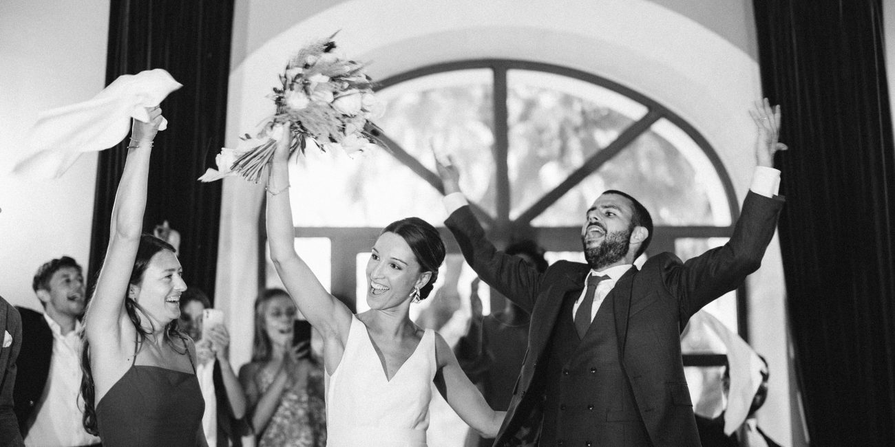 Entrée des mariés avec musique personnalisée lors d'un mariage en Provence