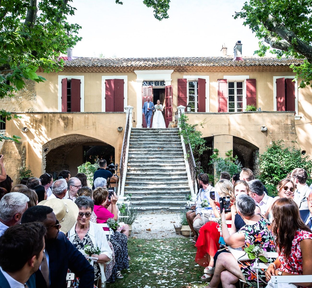 Arrivée de la mariée pour la cérémonie laïque avec fond musical personnalisé