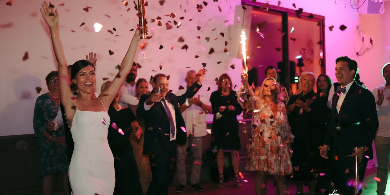 Ambiance festive sur le dancefloor lors d’un mariage en Provence par AS Evénementiel