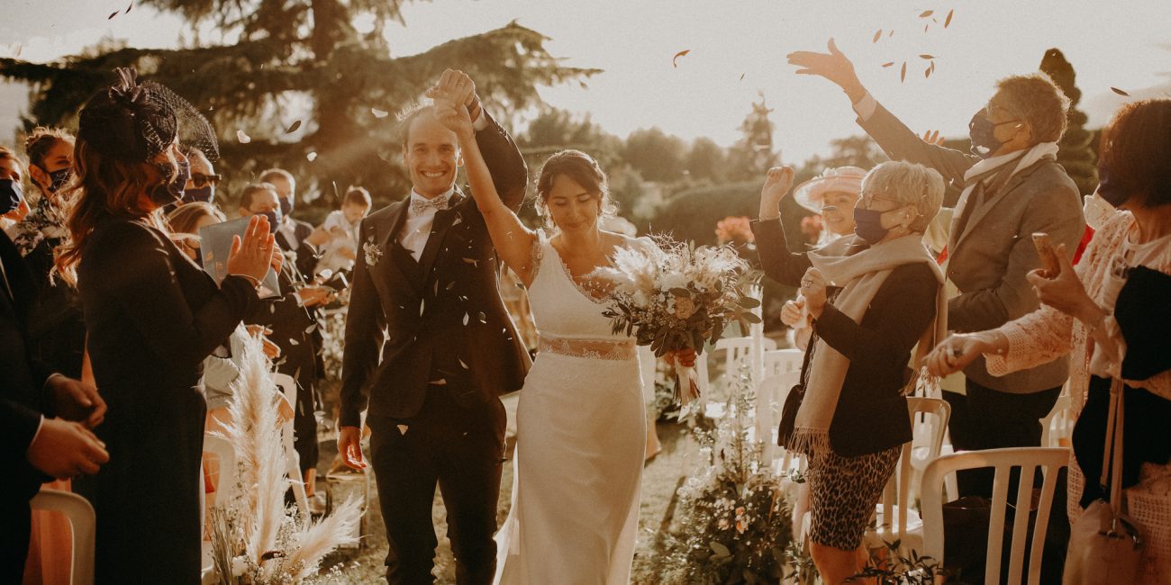 Sortie de cérémonie laïque d'un mariage avec fond musical personnalisé