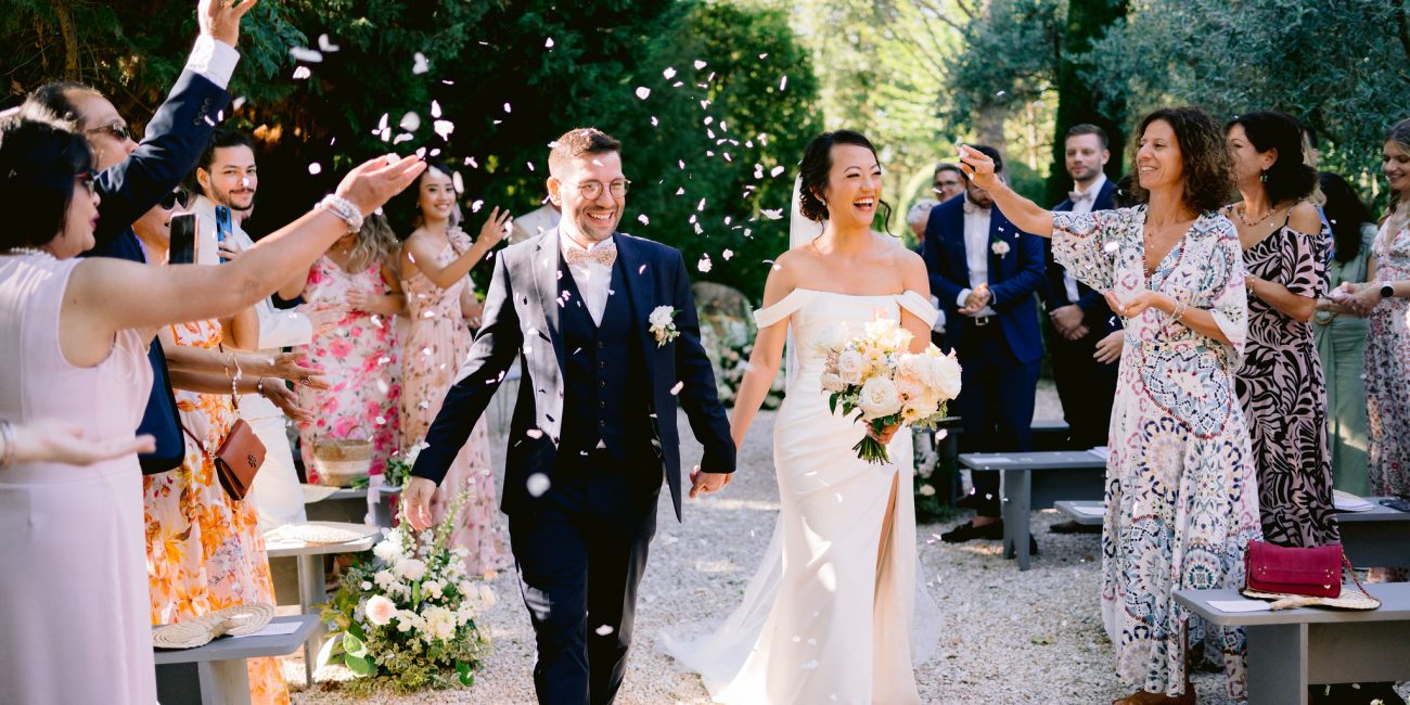 Sortie des mariés lors d'une cérémonie laïque avec fond musical personnalisé