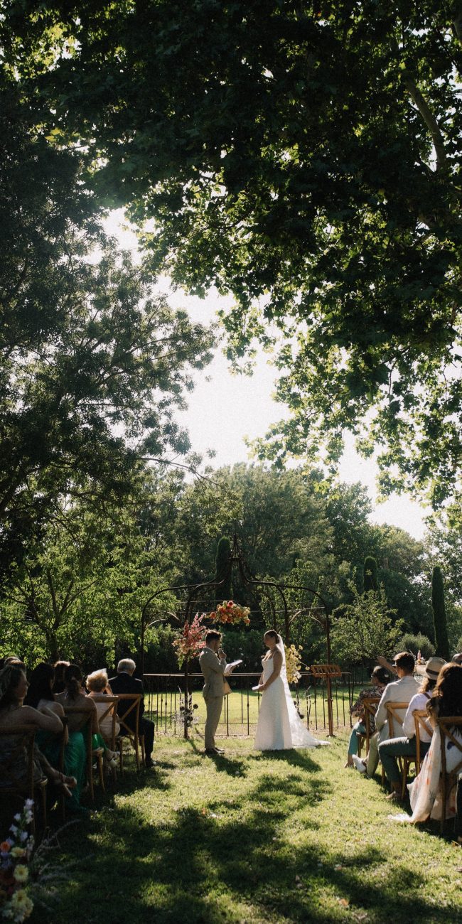 Echange de voeux des mariés lors d'une cérémonie laïque avec fond musical personnalisé