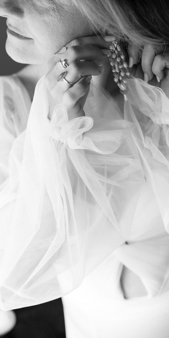 Séance photo mariée lors des préparatifs d'un mariage en Provence