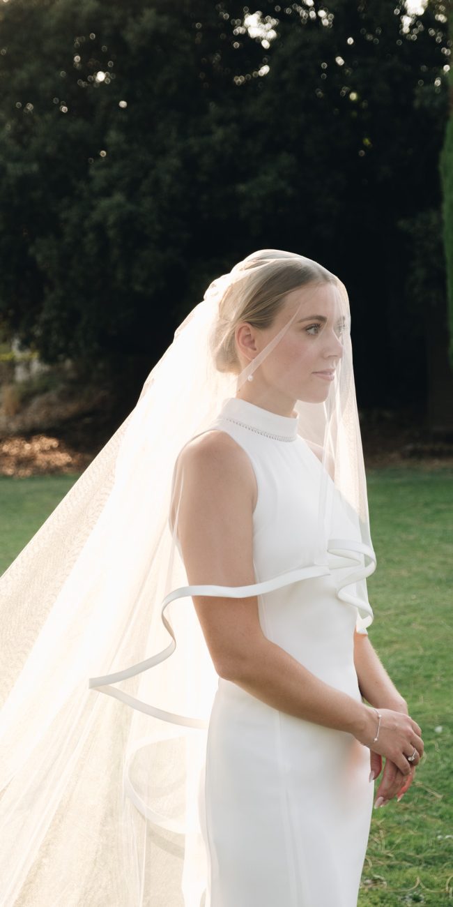 Séance photo couple lors d'un mariage en Provence au Mas de la Rose à Orgon
