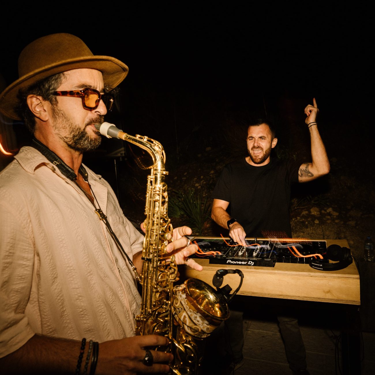Soirée mariage en duo avec saxophoniste live et DJ set en Provence