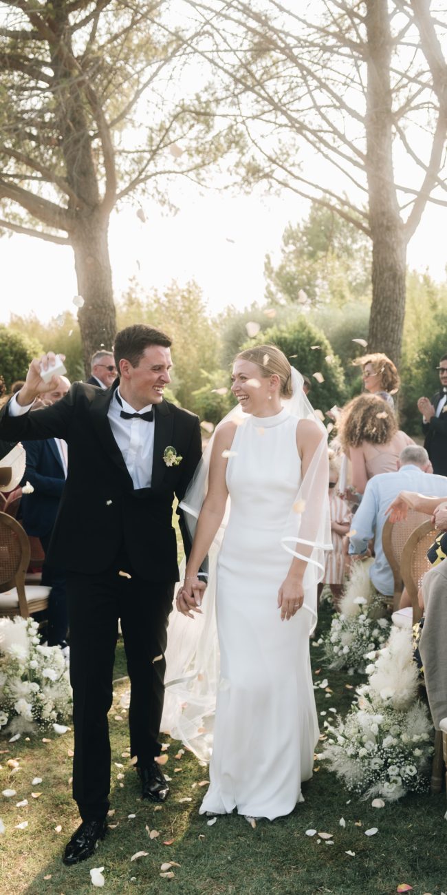 Sortie des mariés lors d'une cérémonie laïque avec musique personnalisée