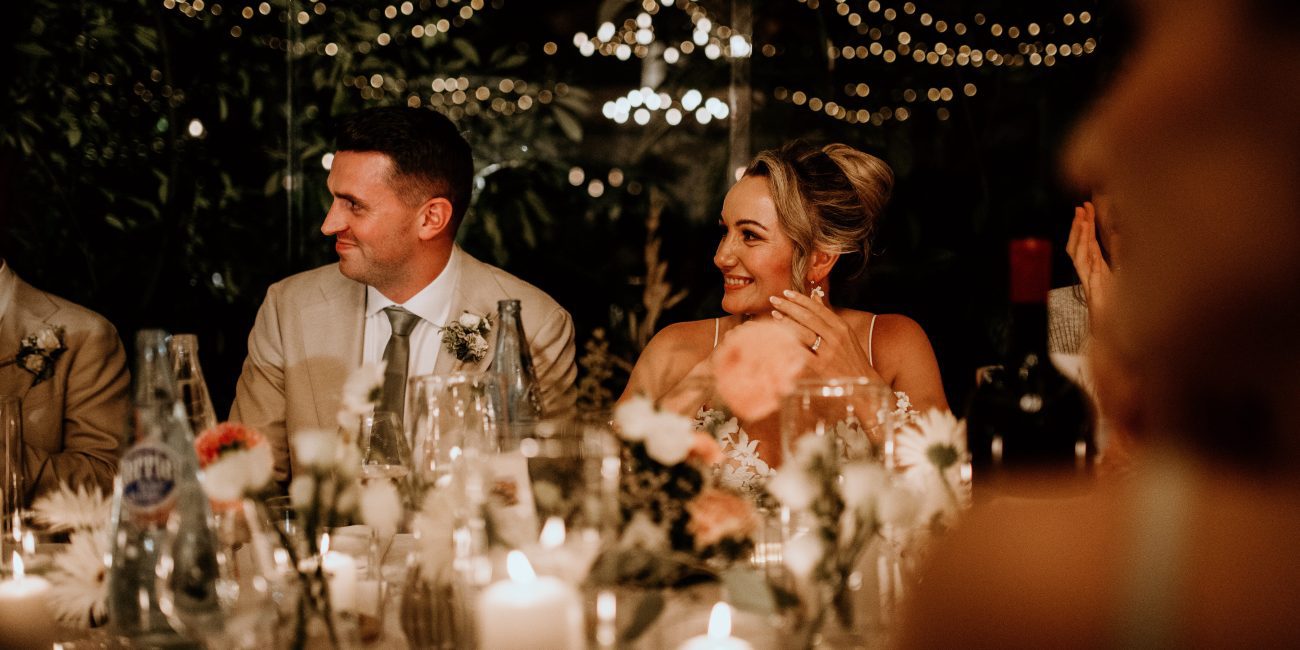 Les mariés lors d'une réception dans un lieu de mariage d'exception à Orgon en Provence